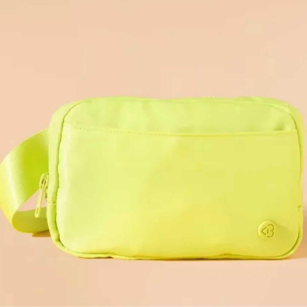 BLOGILATES NWT ultimate belt bag -lime green